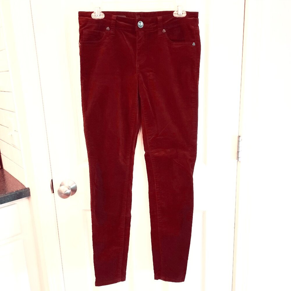 Kut from the Kloth "Donna" Ankle Pinwale Corduroy Jeans in Burgundy, Size 6